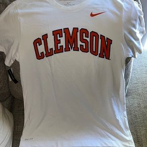 Nike Clemson Men’s T shirt size Large NEW